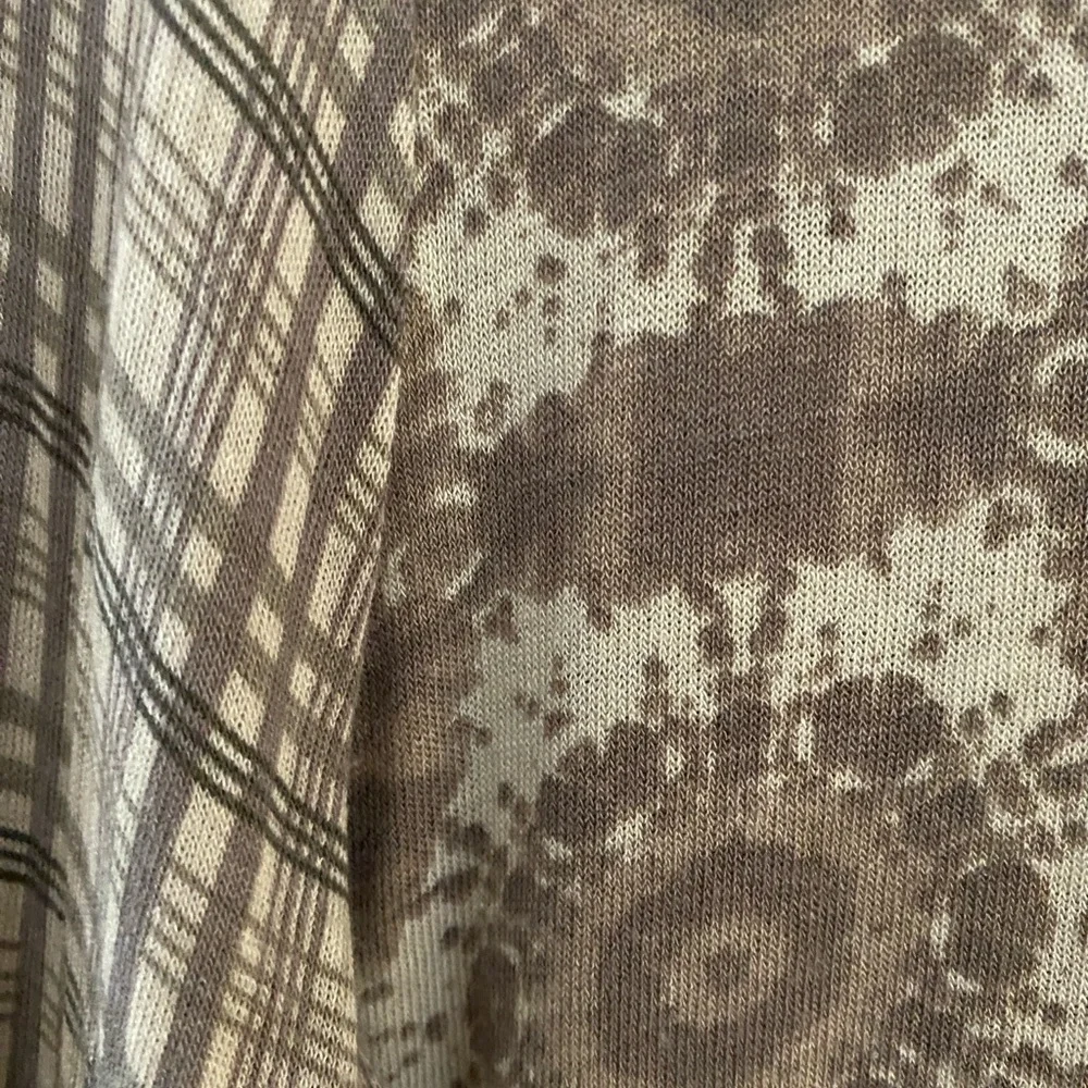 BCBG Max Azaria long sleeve knit top bohemian mix of patterns in taupe & ivory - Picture 3 of 4